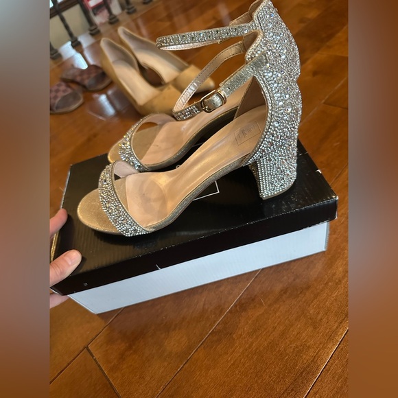 David’s bridal Allover Crystal Glitter Block Heel Sandals 7.5 - Picture 4 of 6